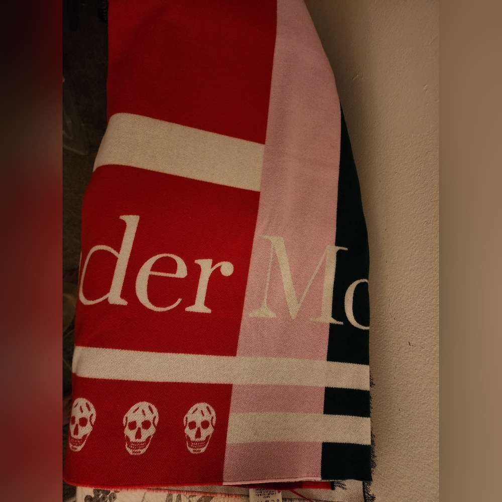 Alexander Mcqueen trow/ blanket